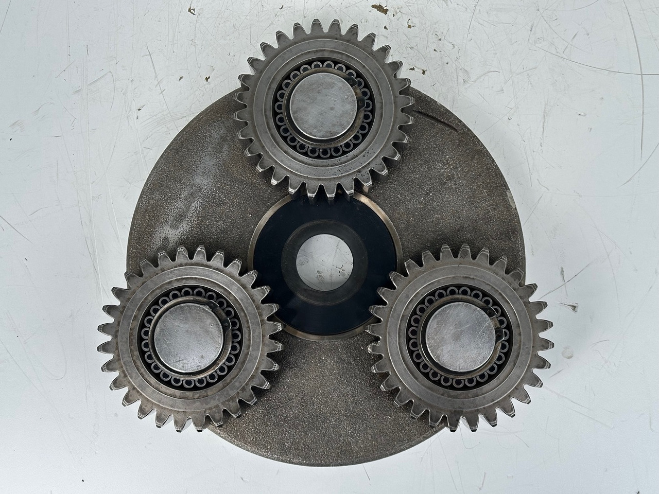 Liebherr Planetenträger ID-Nr.90024938 mit Planetenräder ID-Nr.90024939. FAT400P112 -FAT400P130 - FAT400P139. LO1936,LOS926,R926,R928,R930,R934,R936,R940,R944,R946,R950 T. #H1.6569.90024939# - Final drive for Crawler excavator: picture 3 Liebherr Planetenträger ID-Nr.90024938 mit Planetenräder ID-Nr.90024939. FAT400P112 -FAT400P130 - FAT400P139. LO1936,LOS926,R926,R928,R930,R934,R936,R940,R944,R946,R950 T. #H1.6569.90024939# - Final drive for Crawler excavator: picture 3