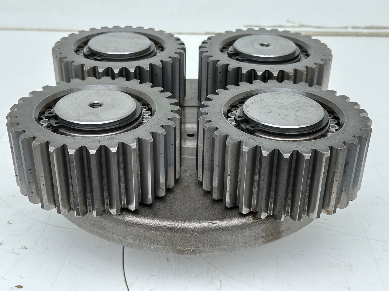 Liebherr Planetenträger ID-Nr.90203516 mit Planetenrad ID-Nr.90203494. Typ:FAT400G546. PR71605LGP-1823. PR716LGP-1423. PR716XL-1422. #PLA.PL.28.09# - Final drive for Bulldozer: picture 3 Liebherr Planetenträger ID-Nr.90203516 mit Planetenrad ID-Nr.90203494. Typ:FAT400G546. PR71605LGP-1823. PR716LGP-1423. PR716XL-1422. #PLA.PL.28.09# - Final drive for Bulldozer: picture 3