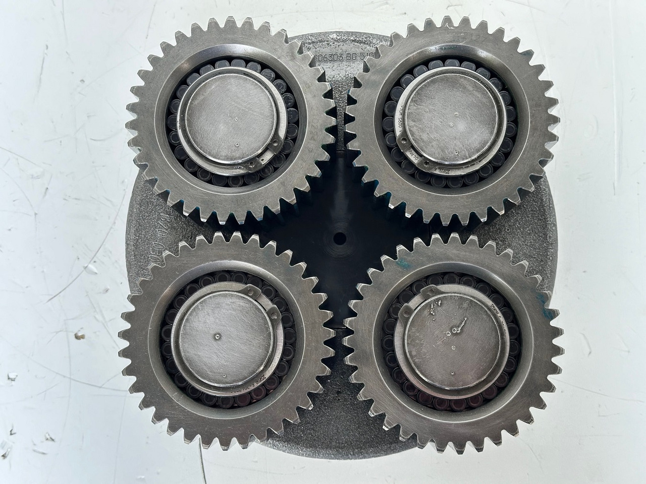 Liebherr Planetenträger ID-Nr.944306303 mit Planetenrad ID-Nr.13472127. A914 B,A914 C,A924,LH30,LH35,A932,A934,P924 C,E932,P914,P924 COMP,R906,R914,R916,R924,R926,R932,R934,R944. #944306303.23.03# - Swing motor for Construction machinery: picture 3 Liebherr Planetenträger ID-Nr.944306303 mit Planetenrad ID-Nr.13472127. A914 B,A914 C,A924,LH30,LH35,A932,A934,P924 C,E932,P914,P924 COMP,R906,R914,R916,R924,R926,R932,R934,R944. #944306303.23.03# - Swing motor for Construction machinery: picture 3