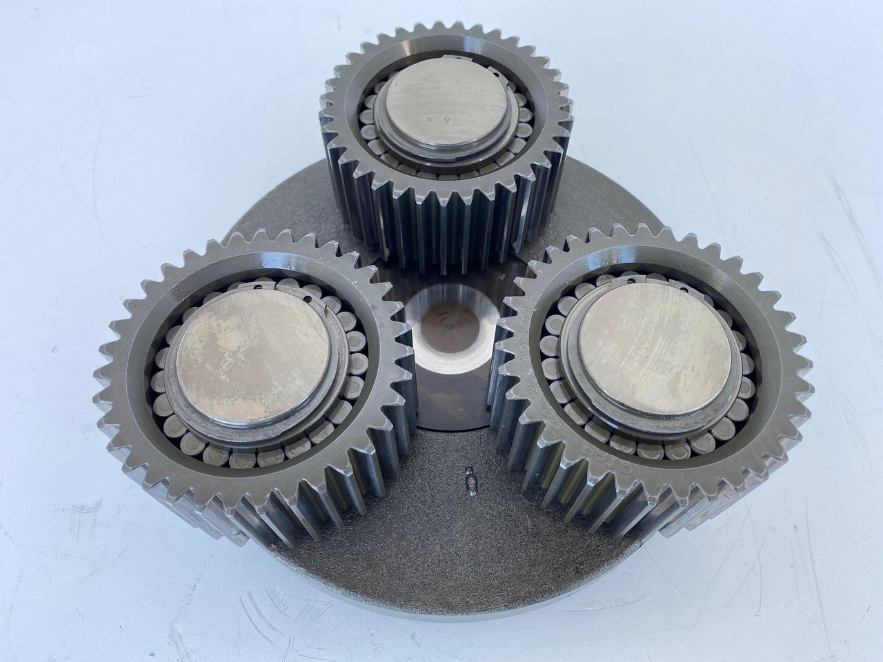 Liebherr Planetenträger ID-Nr.970559601 mit Planetenrad ID-Nr.944305703 - ID-Nr.90213986. A900,A904,A913 COMP,A914 COMP,A914,A916 COMP,A916,A918 COMP,A918,A920,A922 RAIL A924 RAIL,LH18,LH22,LH24,LH2 - Swing motor for Construction machinery: picture 1 Liebherr Planetenträger ID-Nr.970559601 mit Planetenrad ID-Nr.944305703 - ID-Nr.90213986. A900,A904,A913 COMP,A914 COMP,A914,A916 COMP,A916,A918 COMP,A918,A920,A922 RAIL A924 RAIL,LH18,LH22,LH24,LH2 - Swing motor for Construction machinery: picture 1