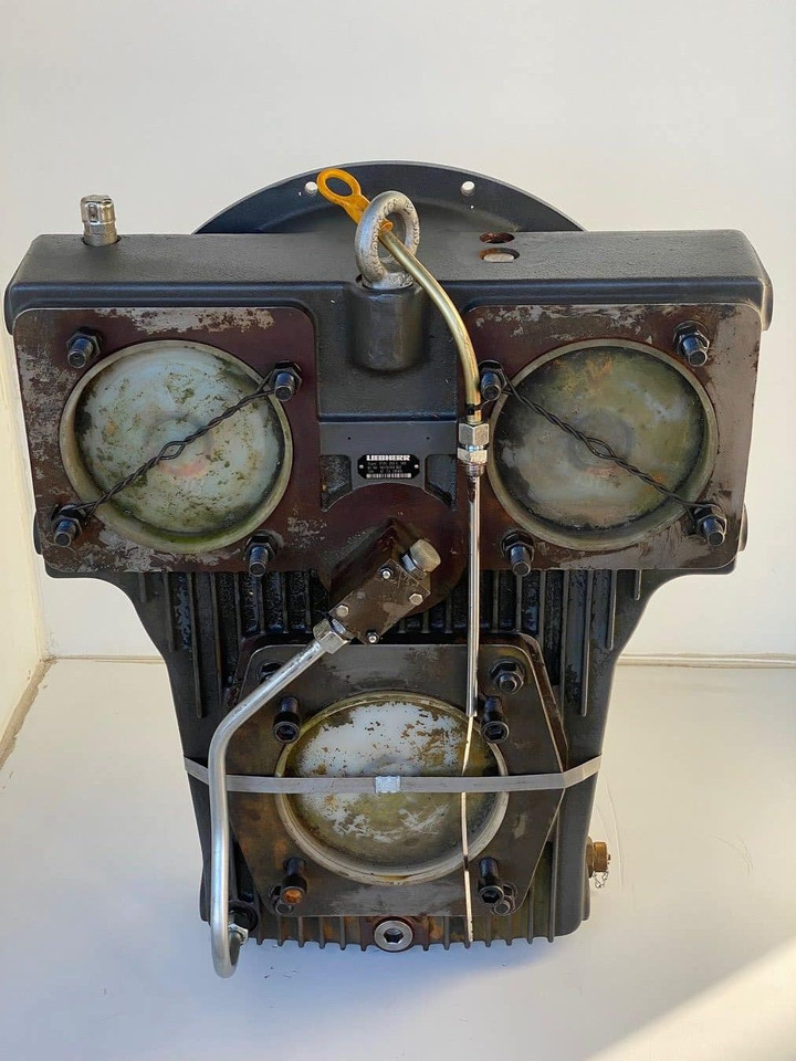 Liebherr Pumpenverteilergetriebe Typ:PVG351 C 385, ID-Nr.9078761. LTC 1055-00, LTC 1055-01, LTC 1055-02, LTC 1055-3-1. - Transmission for Mobile crane: picture 3 Liebherr Pumpenverteilergetriebe Typ:PVG351 C 385, ID-Nr.9078761. LTC 1055-00, LTC 1055-01, LTC 1055-02, LTC 1055-3-1. - Transmission for Mobile crane: picture 3