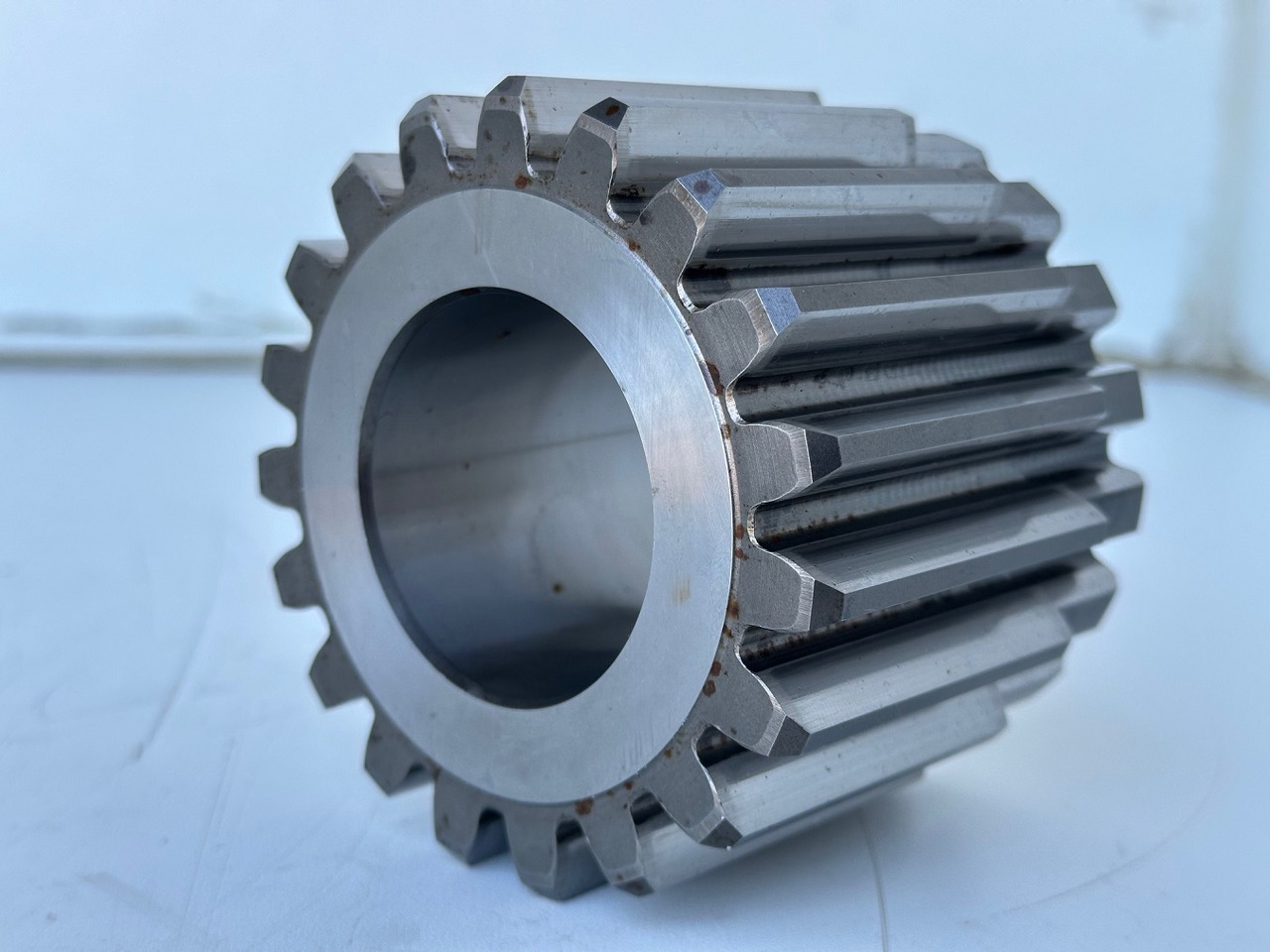Liebherr Sonnenrad ID-Nr.969490701. FAT355P076-FAT355P077-FAT355P120. LH26,LH30C,LH40C,LO1916,LO1926,LOS916,LOS926,R906,R916,R920,R922,R924,R926. #969490701.06.08# - Final drive for Crawler excavator: picture 2 Liebherr Sonnenrad ID-Nr.969490701. FAT355P076-FAT355P077-FAT355P120. LH26,LH30C,LH40C,LO1916,LO1926,LOS916,LOS926,R906,R916,R920,R922,R924,R926. #969490701.06.08# - Final drive for Crawler excavator: picture 2