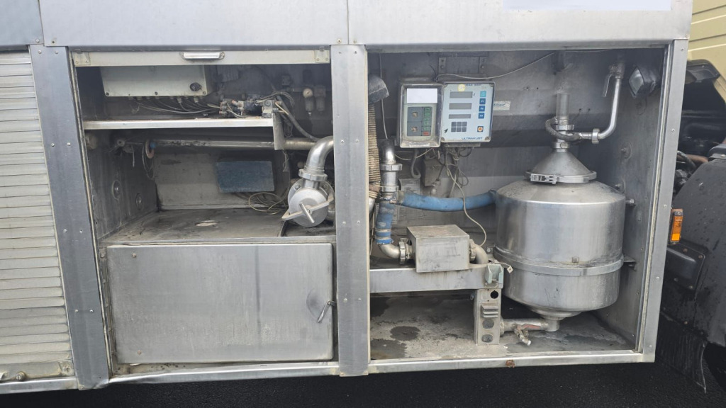 Mercedes Benz 1824 4x2 (Nr. 6217) - Tank truck: picture 2 Mercedes Benz 1824 4x2 (Nr. 6217) - Tank truck: picture 2