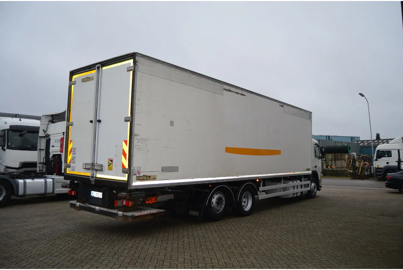 Volvo FM 370 * EURO5 * CARRIER SUPRA 950 SILENT * 6X2 * - Refrigerator truck: picture 3 Volvo FM 370 * EURO5 * CARRIER SUPRA 950 SILENT * 6X2 * - Refrigerator truck: picture 3