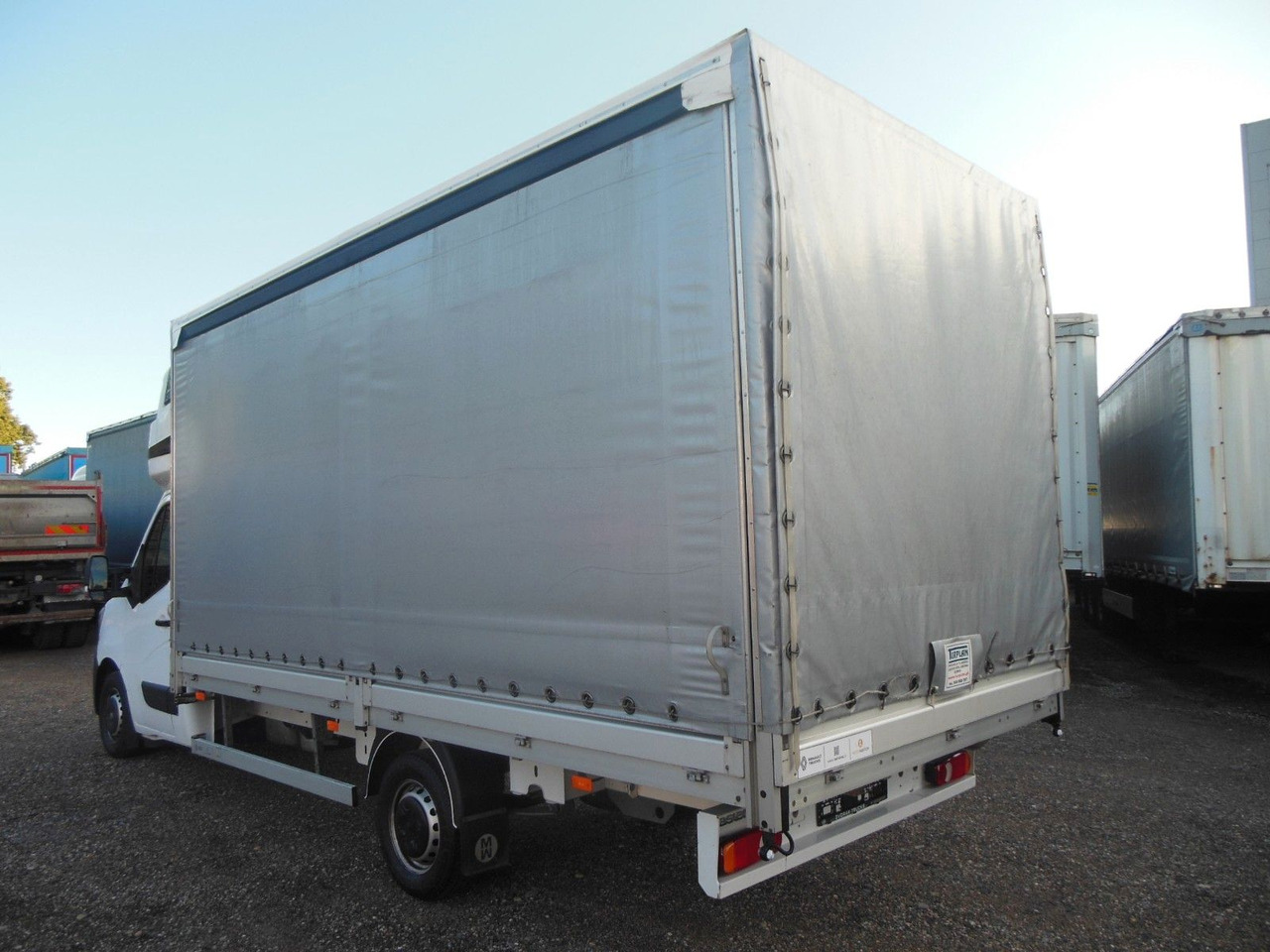 Renault MASTER 2.3 DCI, 10 PALETTEN, LUFT FEDERUNG - Curtain side van: picture 4 Renault MASTER 2.3 DCI, 10 PALETTEN, LUFT FEDERUNG - Curtain side van: picture 4