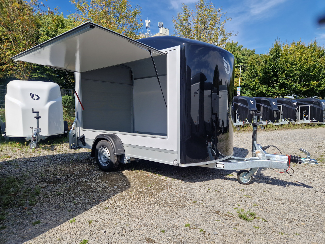 Cargo Roadster 400 312x164x184cm Sandwich Poly black Seitetür Seitenklappe 1300kg Pullman 100km/H - Closed box trailer: picture 4 Cargo Roadster 400 312x164x184cm Sandwich Poly black Seitetür Seitenklappe 1300kg Pullman 100km/H - Closed box trailer: picture 4