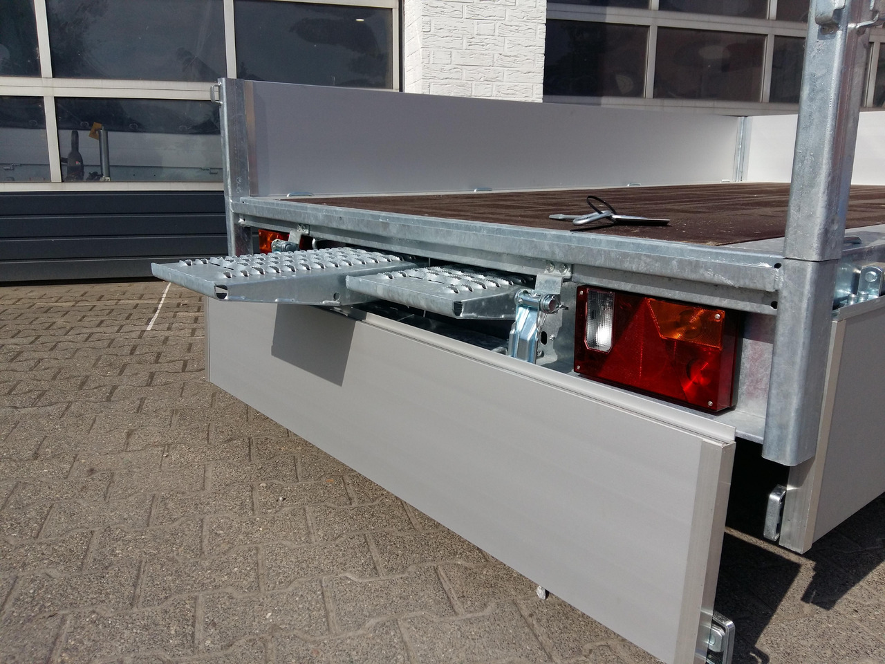 EDUARD Multi 260x150x30cm Lfh: 56cm 10" niedrig Fahrwerk Rampen (S) 1500kg - Car trailer: picture 2 EDUARD Multi 260x150x30cm Lfh: 56cm 10" niedrig Fahrwerk Rampen (S) 1500kg - Car trailer: picture 2