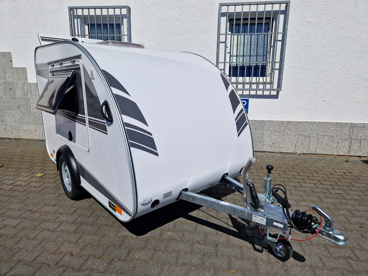 Caravan Mini Camper Mini Tommy TMC25 252x140x121cm aero V1 Küche 12V/230V 100km/H 750kg gebremst Modell 24: picture 17