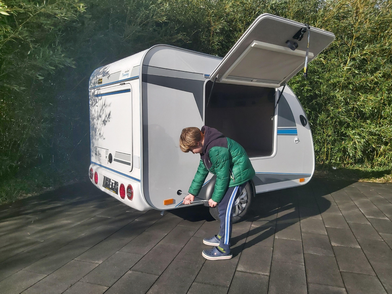 Caravan Mini Camper Mini Tommy TMC25 252x140x121cm aero V1 Küche 12V/230V 100km/H 750kg gebremst Modell 24: picture 11