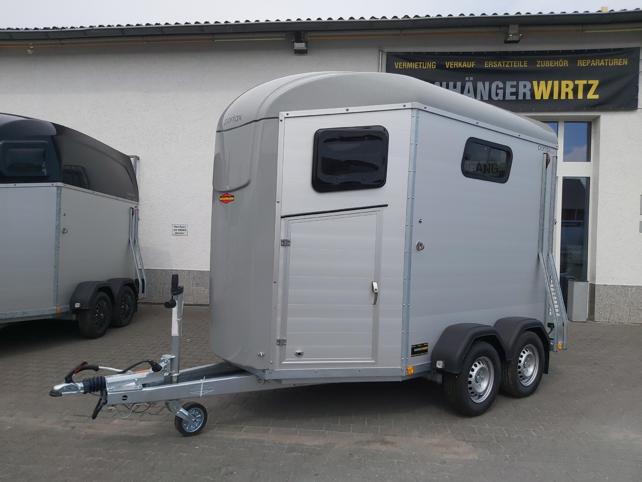 Pferdeanhänger Böckmann Portax Esprit silver&black silver SKASattelkammer Trittschutz 100km/H 2400kg - Horse trailer: picture 3 Pferdeanhänger Böckmann Portax Esprit silver&black silver SKASattelkammer Trittschutz 100km/H 2400kg - Horse trailer: picture 3