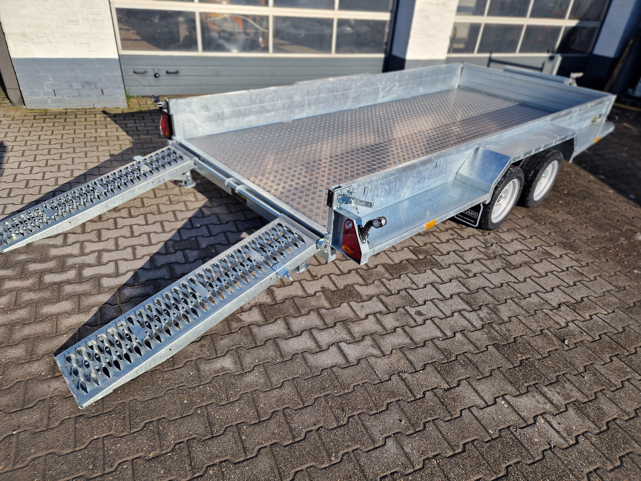 Saris Magnum MAXX 3500 406x182x30cm force one Rampen Schaufelablage 100km/H 3500kg Januar Aktion - Plant trailer: picture 1 Saris Magnum MAXX 3500 406x182x30cm force one Rampen Schaufelablage 100km/H 3500kg Januar Aktion - Plant trailer: picture 1