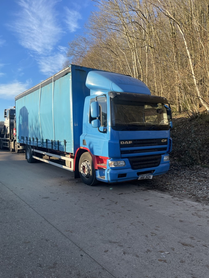 Daf 65CF 220 4x2 Curtain side - Curtainsider truck: picture 2 Daf 65CF 220 4x2 Curtain side - Curtainsider truck: picture 2