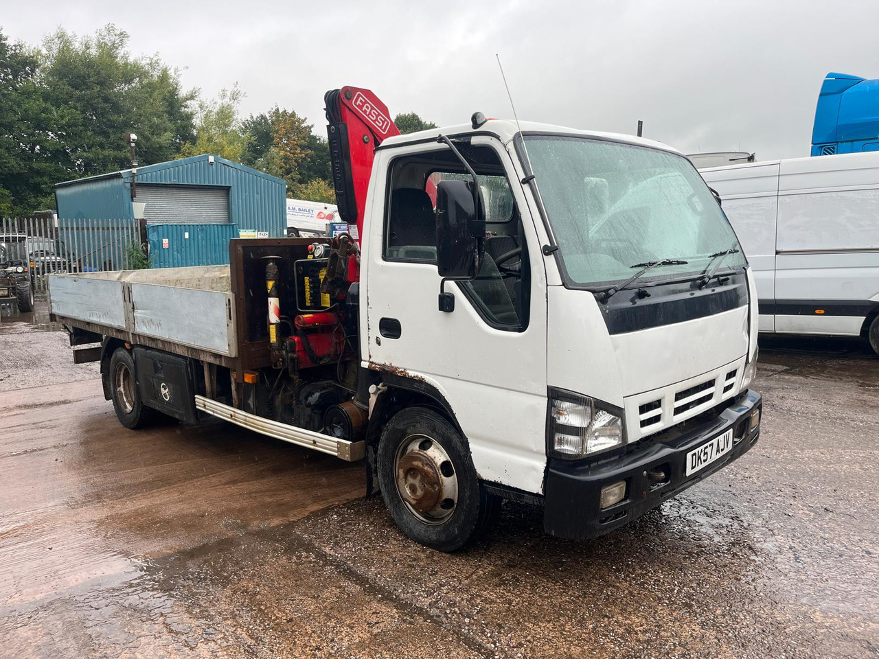 Isuzu NQR 70 - Dropside/ Flatbed truck, Crane truck: picture 2 Isuzu NQR 70 - Dropside/ Flatbed truck, Crane truck: picture 2