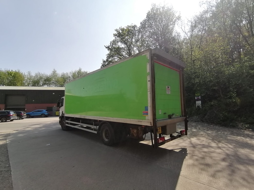 Scania P230 4x2 Box Van - Box van: picture 3 Scania P230 4x2 Box Van - Box van: picture 3