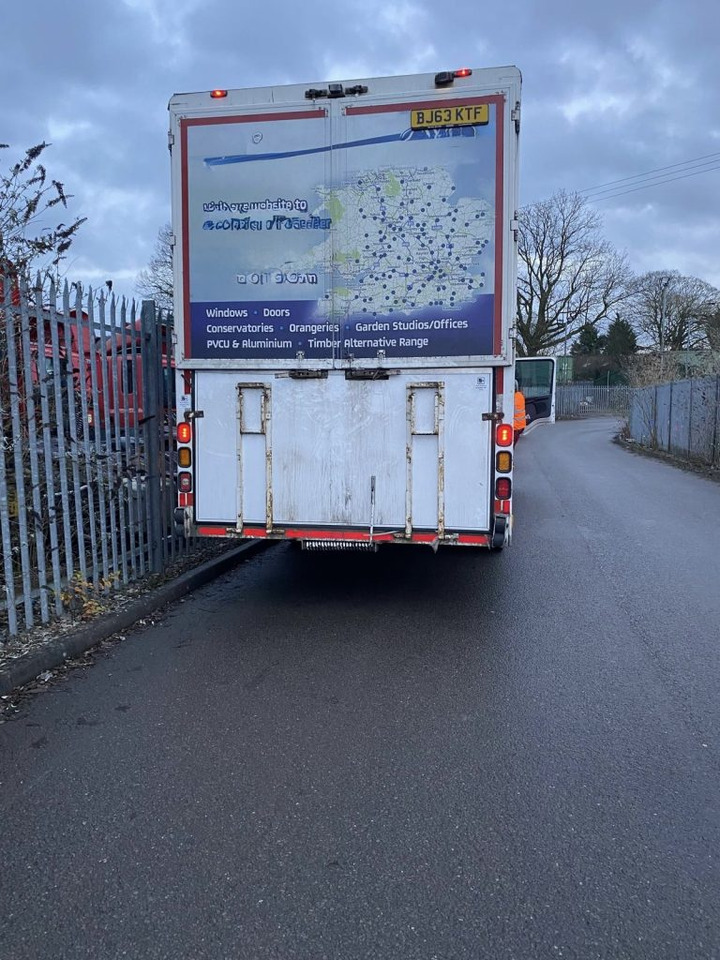 Scania P230 4x2 Box Van - Box van: picture 3 Scania P230 4x2 Box Van - Box van: picture 3