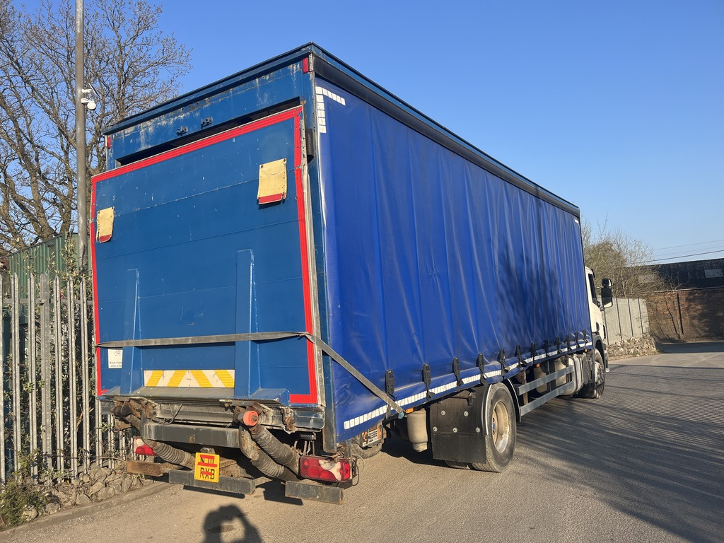 Scania P230 4x2 Curtain side - Curtainsider truck: picture 3 Scania P230 4x2 Curtain side - Curtainsider truck: picture 3