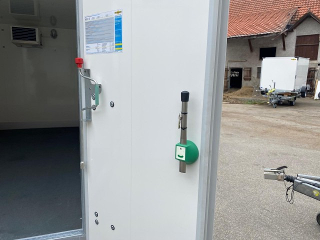 Humbaur Kühlanhänger HGK 303718-21 PF60 Deluxe 3,0 to. 3630x1670x1970mm - Refrigerator trailer: picture 3 Humbaur Kühlanhänger HGK 303718-21 PF60 Deluxe 3,0 to. 3630x1670x1970mm - Refrigerator trailer: picture 3