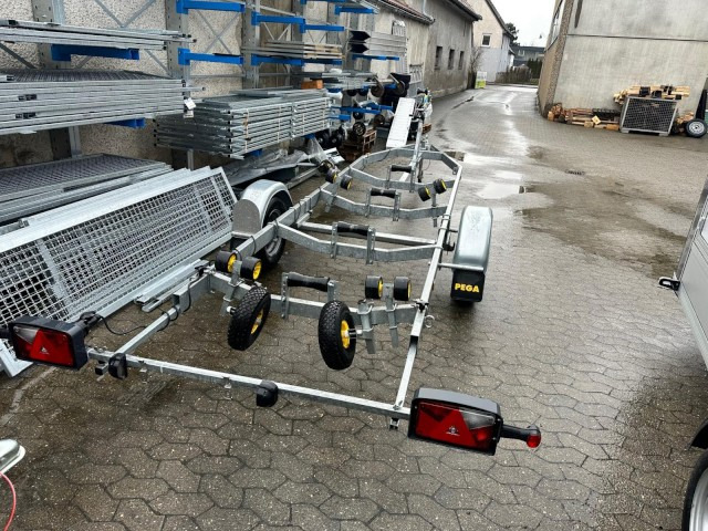 Pega V-Liner 750 kg, 100 km/h, 5,0 x 1,8 m - Boat trailer: picture 2 Pega V-Liner 750 kg, 100 km/h, 5,0 x 1,8 m - Boat trailer: picture 2