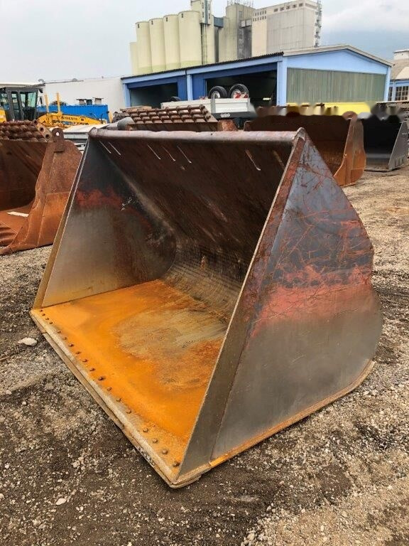 2450 mm - Loader bucket: picture 3 2450 mm - Loader bucket: picture 3