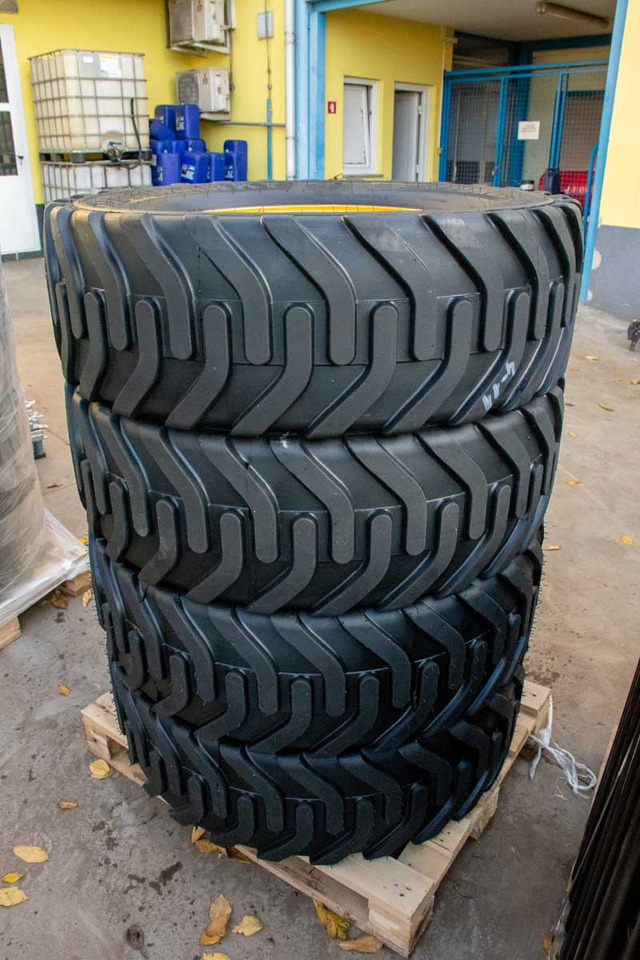 Bandenmarkt 315/70R22.5 - Wheel and tire package for Excavator: picture 3 Bandenmarkt 315/70R22.5 - Wheel and tire package for Excavator: picture 3