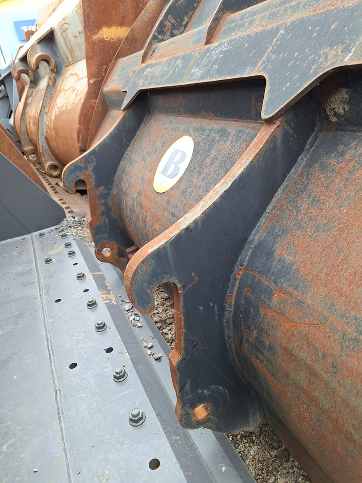 Loader bucket 2200 mm BOE - Loader bucket: picture 4 Loader bucket 2200 mm BOE - Loader bucket: picture 4