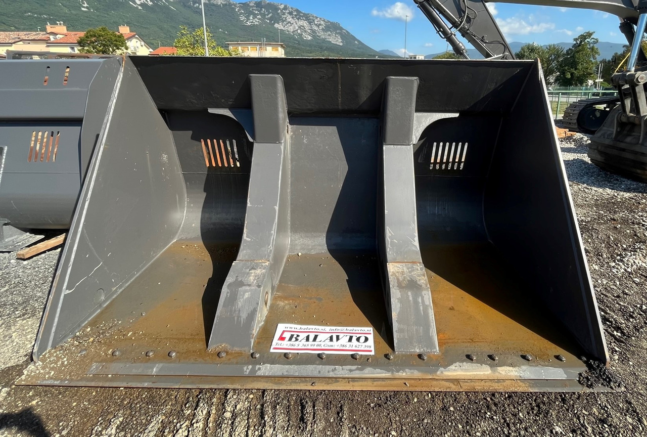 Loader bucket 3200 mm - Loader bucket: picture 1 Loader bucket 3200 mm - Loader bucket: picture 1