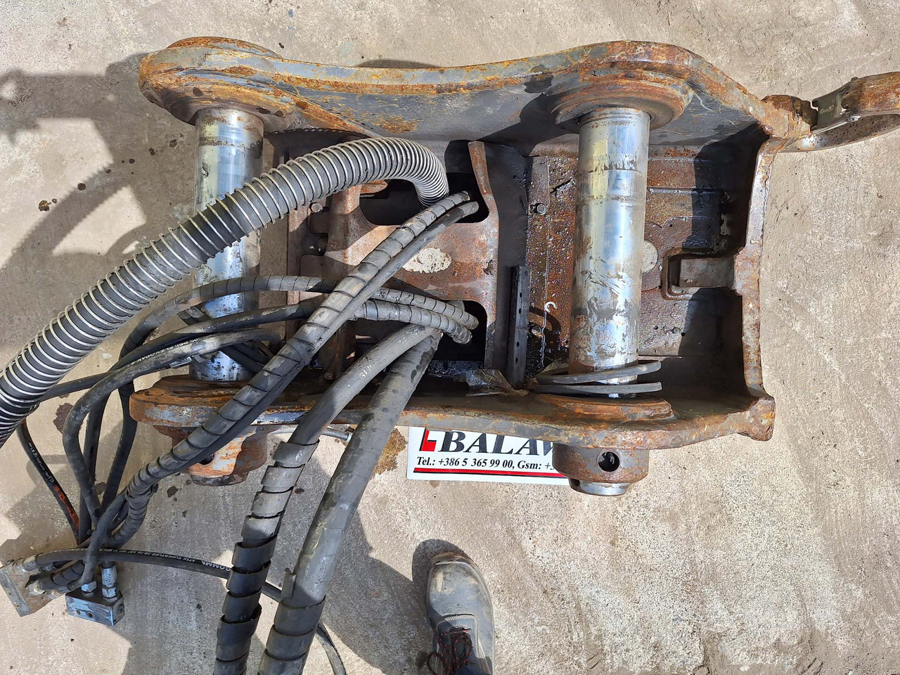 Quick coupler for Excavator OilQuick quick coupler: picture 9