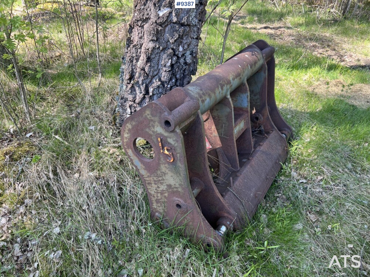 Bracket -Large BM - Construction equipment: picture 1 Bracket -Large BM - Construction equipment: picture 1