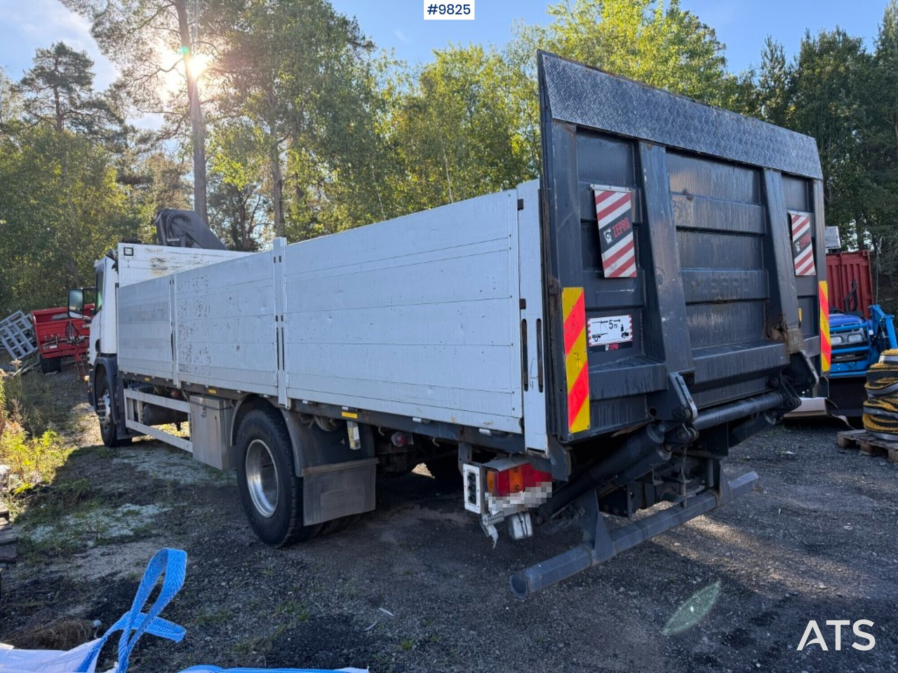 Crane truck Scania P94 230 with tail lift - Dropside/ Flatbed truck, Crane truck: picture 3 Crane truck Scania P94 230 with tail lift - Dropside/ Flatbed truck, Crane truck: picture 3