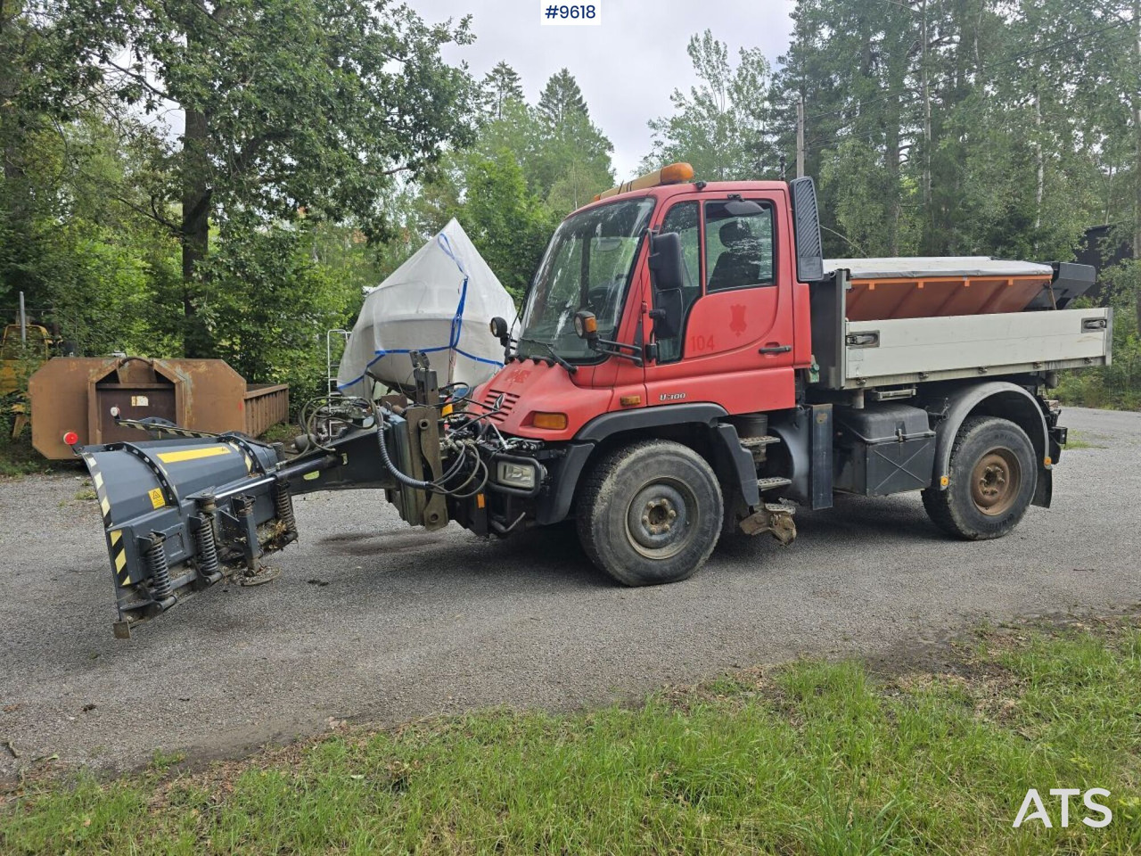 MB Unimog with equipment - Snow removal vehicle: picture 1 MB Unimog with equipment - Snow removal vehicle: picture 1