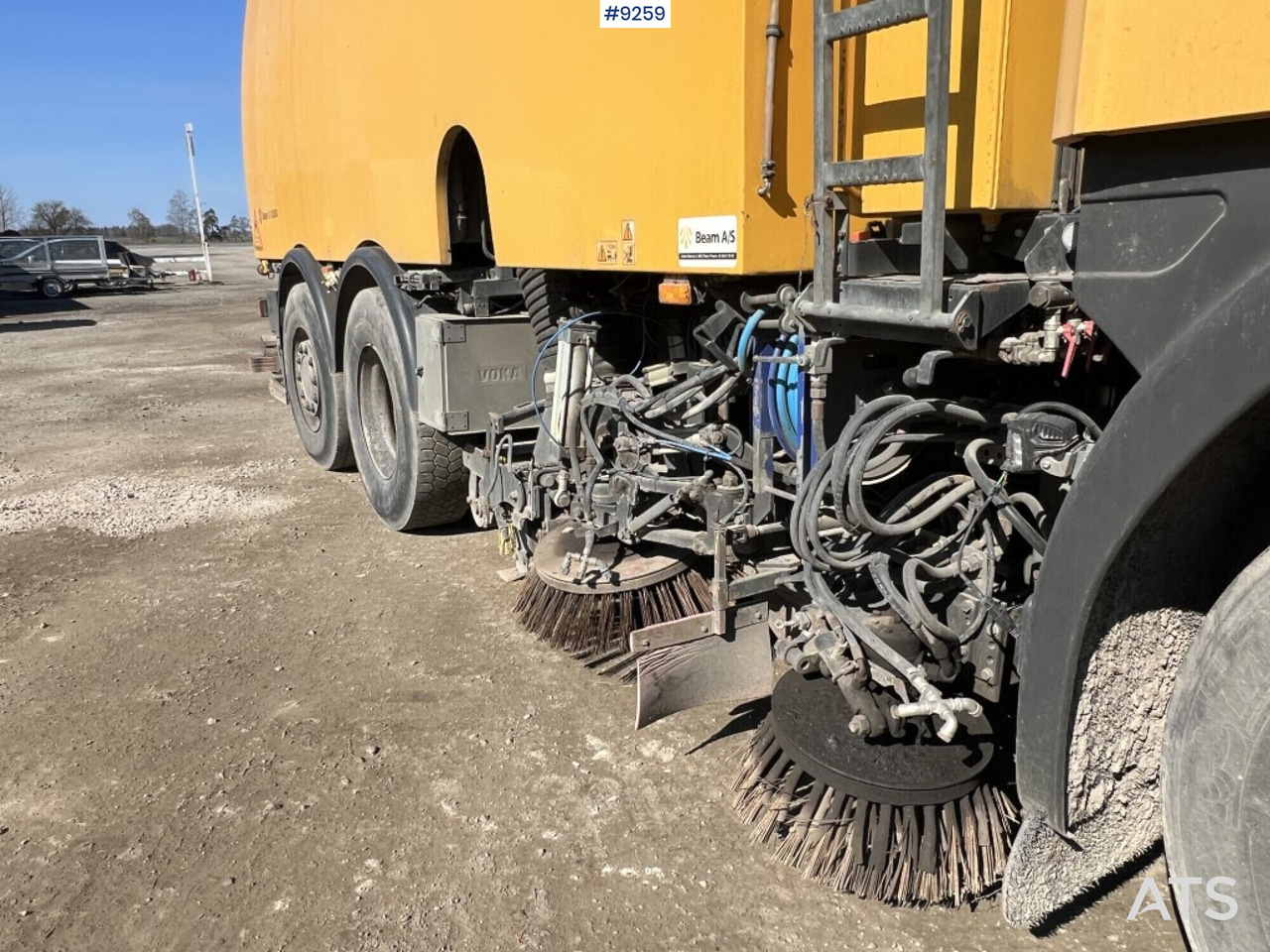 Scania sweeper truck with Johnston Beam sweeper (VIDEO) - Road sweeper: picture 4 Scania sweeper truck with Johnston Beam sweeper (VIDEO) - Road sweeper: picture 4