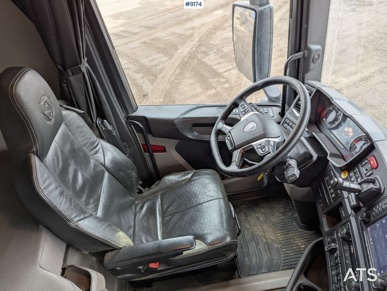 Interior photo 1: Log truck Timber truck Scania R730 6X4