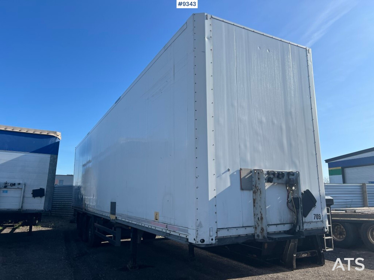 Trailer- SCHMITZ CARGOBULL - Closed box semi-trailer: picture 3 Trailer- SCHMITZ CARGOBULL - Closed box semi-trailer: picture 3