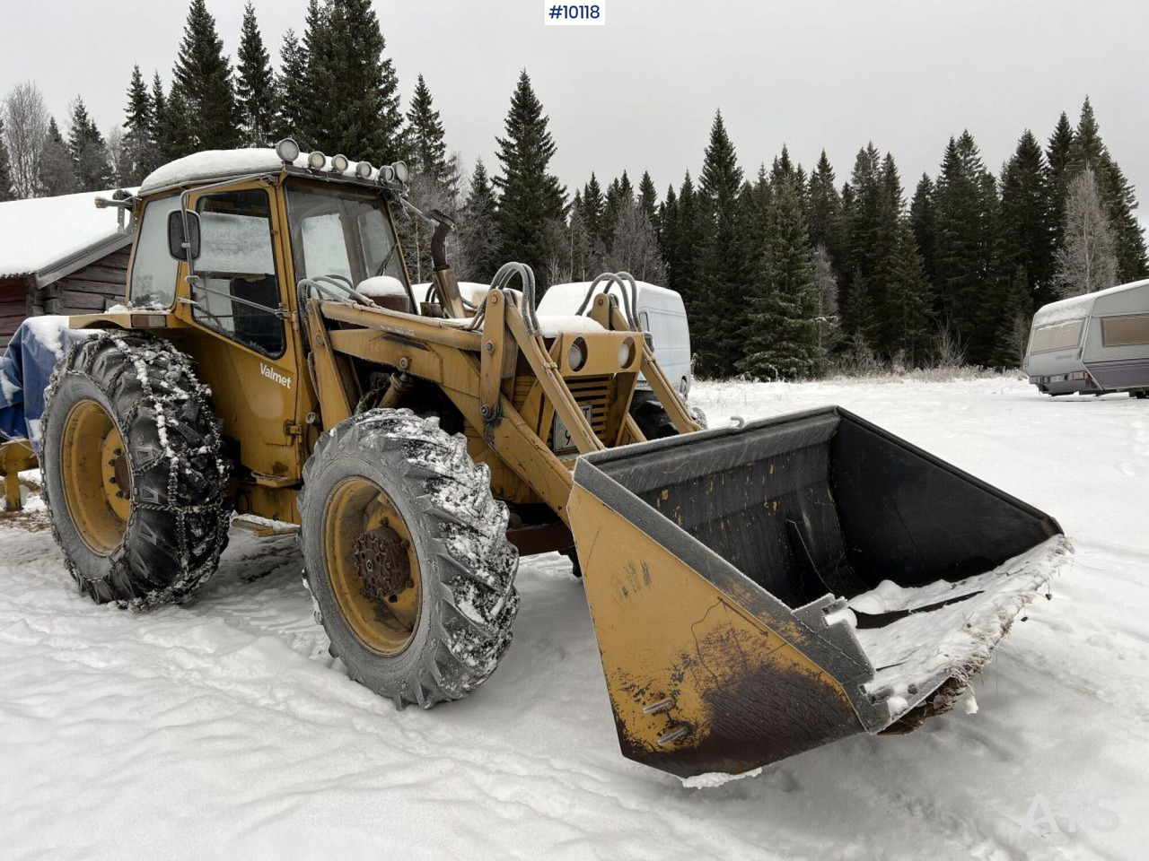 Valmet 702-4 Tractor with bucket - Farm tractor: picture 2 Valmet 702-4 Tractor with bucket - Farm tractor: picture 2
