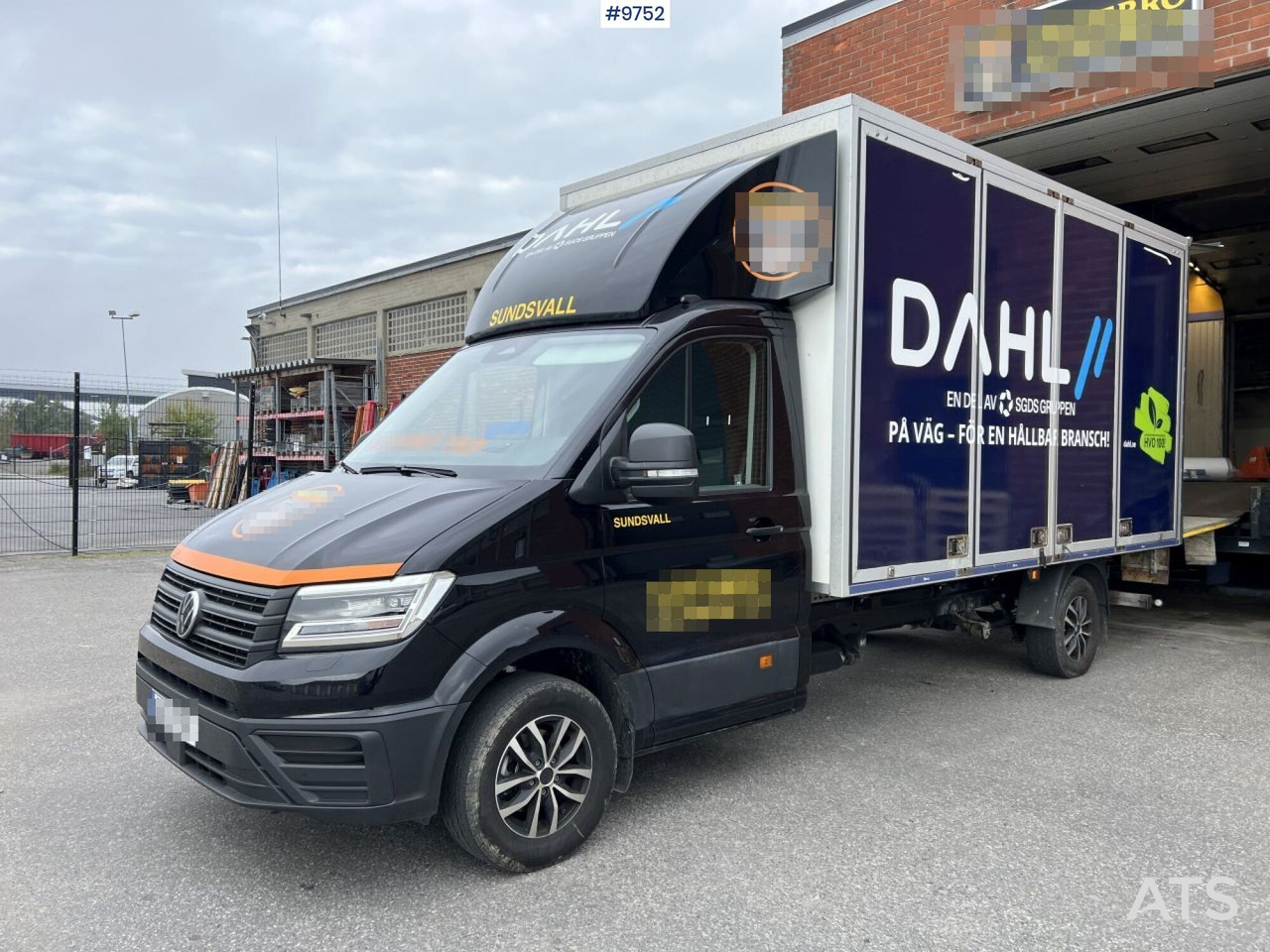 Volkswagen Crafter with tail lift - Box van: picture 1 Volkswagen Crafter with tail lift - Box van: picture 1