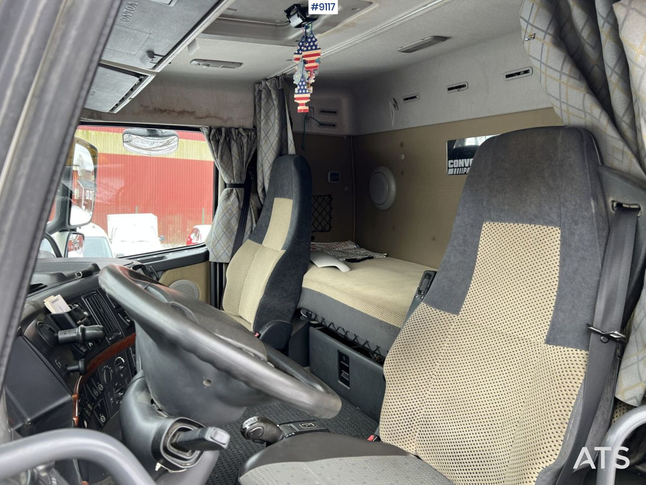 Interior photo 1: Tipper Volvo FH480 Laxo lock with flatbed (VIDEO)