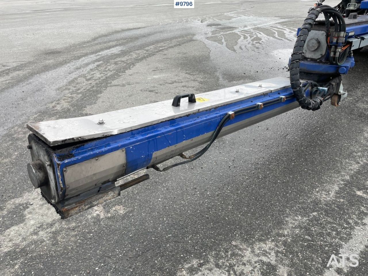 Tipper Volvo FM 370 6x2 Spreader truck: picture 17