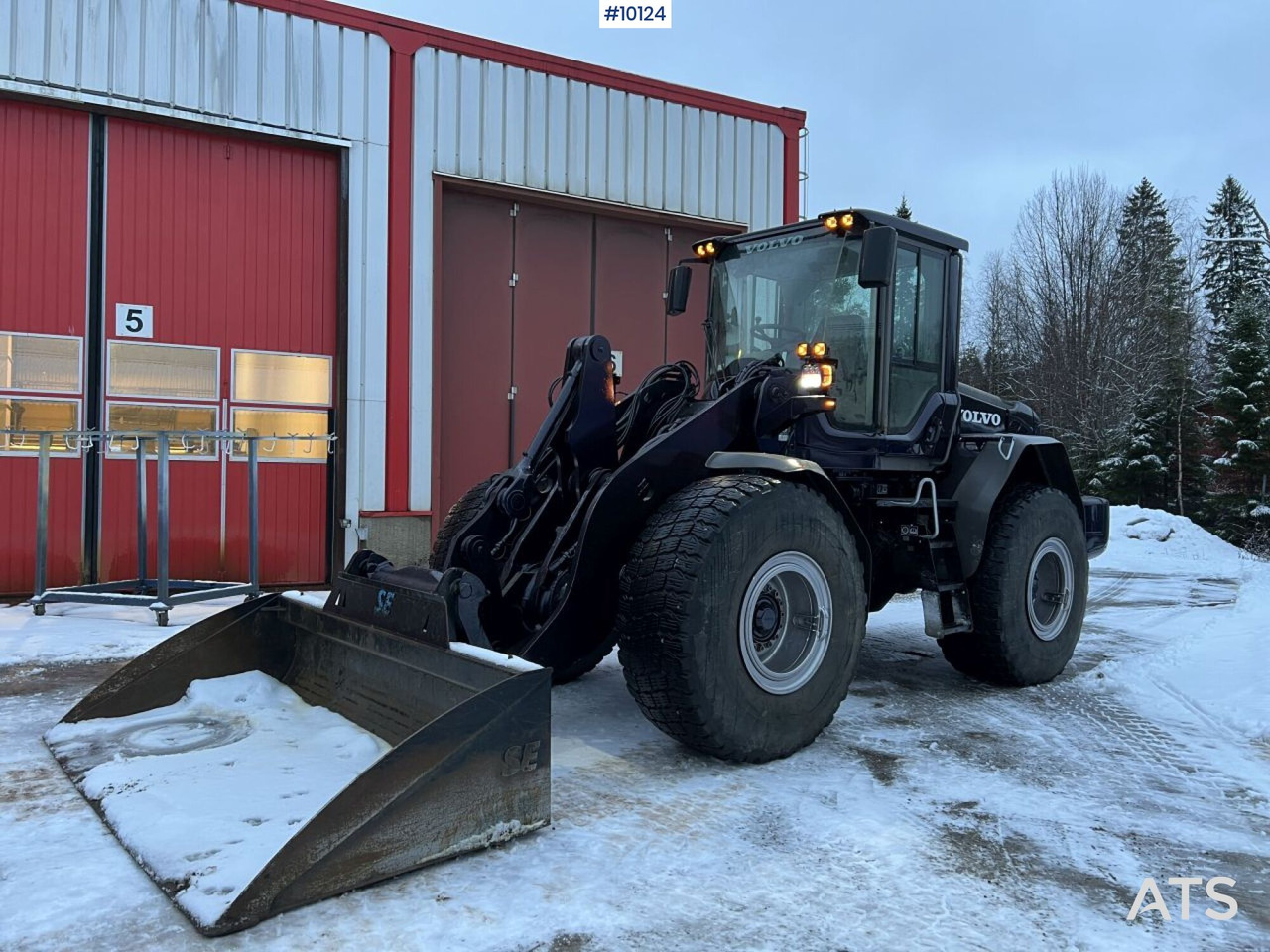 Volvo L90 F Wheel Loader with Bucket (VIDEO) - Wheel loader: picture 1 Volvo L90 F Wheel Loader with Bucket (VIDEO) - Wheel loader: picture 1