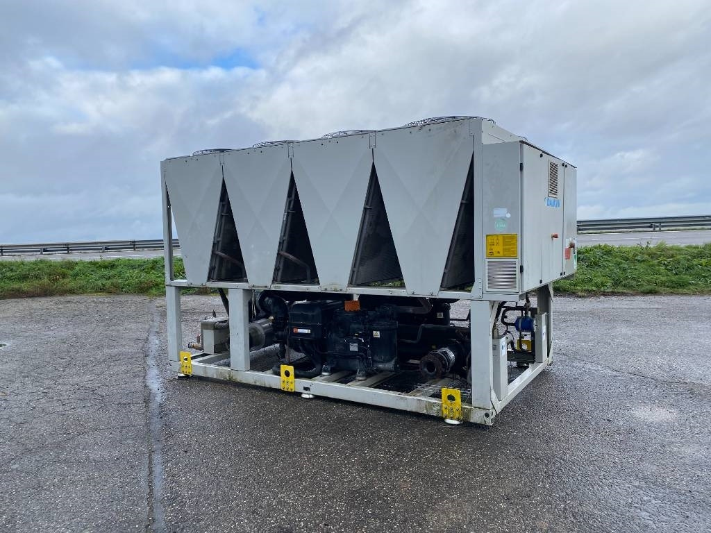 Daikin Groupe de Climatisation EWAD450STZ-SL B2+OP - Construction equipment: picture 3 Daikin Groupe de Climatisation EWAD450STZ-SL B2+OP - Construction equipment: picture 3