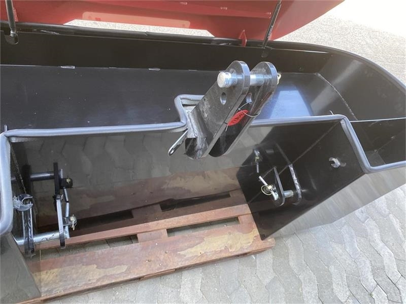 Case IH Frontvægtklods 1800 kg  - Counterweight: picture 3 Case IH Frontvægtklods 1800 kg  - Counterweight: picture 3