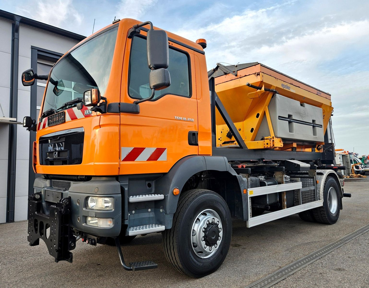 MAN TGM 18.250 4x4 BB EEV Winterdienst - Hook lift truck, Crane truck: picture 1 MAN TGM 18.250 4x4 BB EEV Winterdienst - Hook lift truck, Crane truck: picture 1