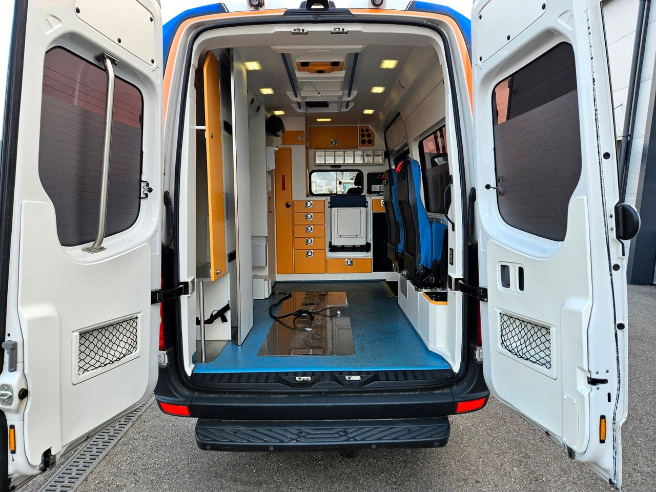 Ambulance Volkswagen CRAFTER TDI Ambulance RTW L2H2 DLOUHY: picture 11