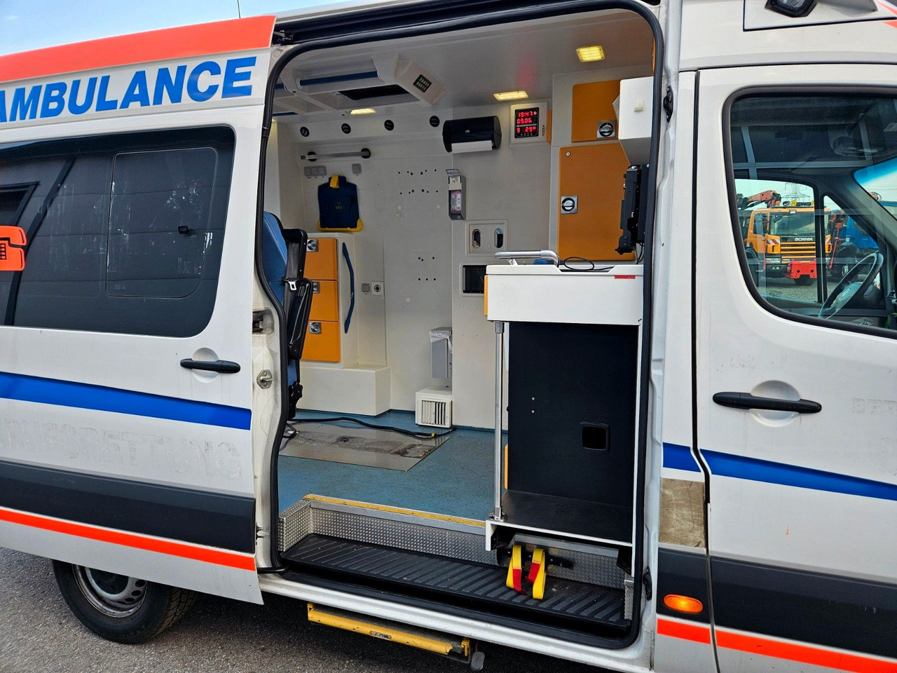Ambulance Volkswagen CRAFTER TDI Ambulance RTW L2H2 DLOUHY: picture 12