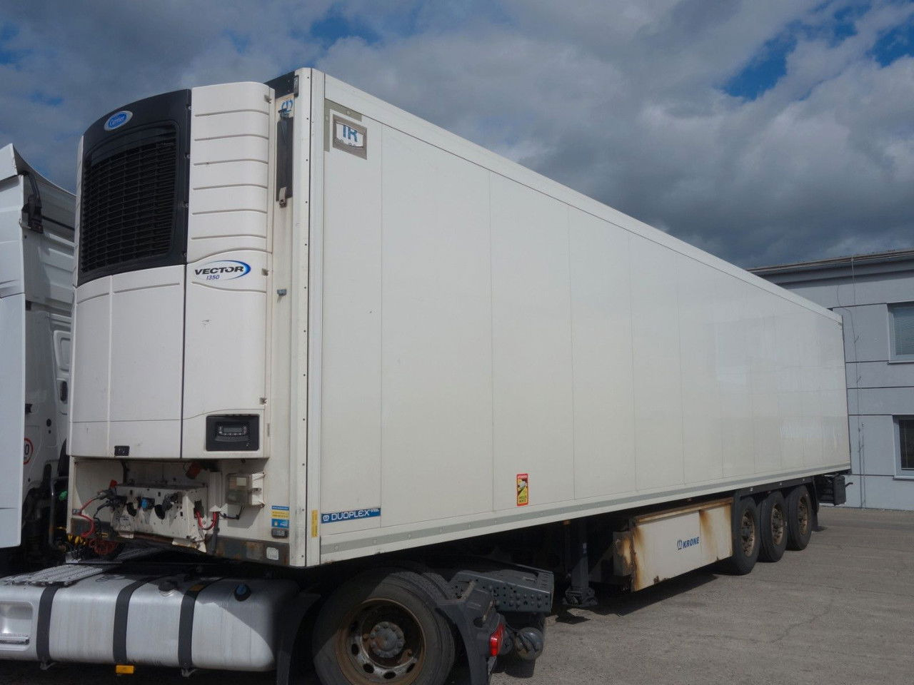 Krone SD, Carrier Vector 1350 SD, Carrier Vector 1350 - Refrigerator semi-trailer: picture 2 Krone SD, Carrier Vector 1350 SD, Carrier Vector 1350 - Refrigerator semi-trailer: picture 2
