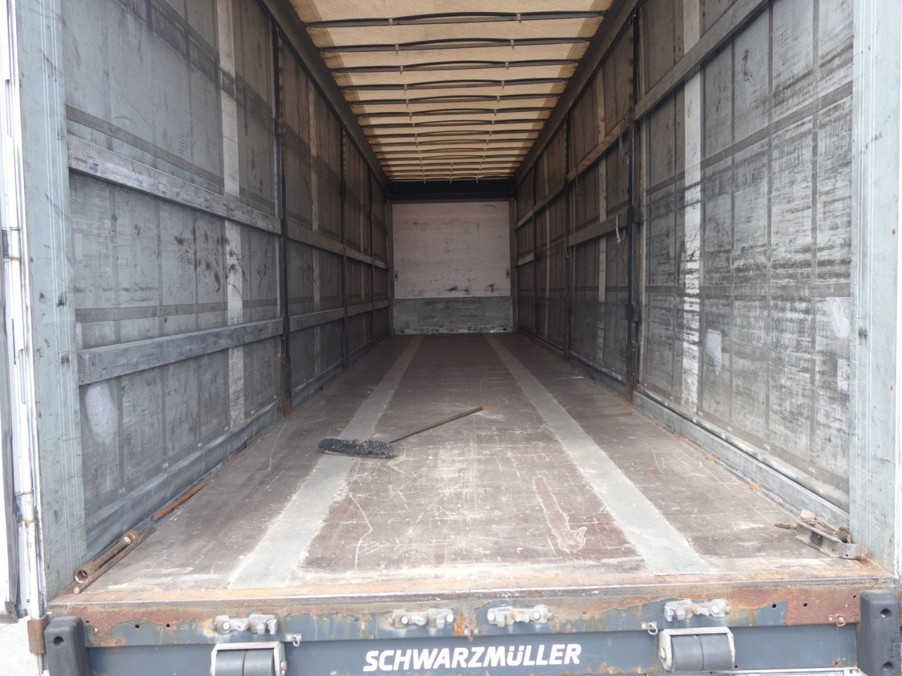 Schwarzmüller SPA 3/E MEGA, Liftachse, SAF Achsen - Curtainsider semi-trailer: picture 4 Schwarzmüller SPA 3/E MEGA, Liftachse, SAF Achsen - Curtainsider semi-trailer: picture 4