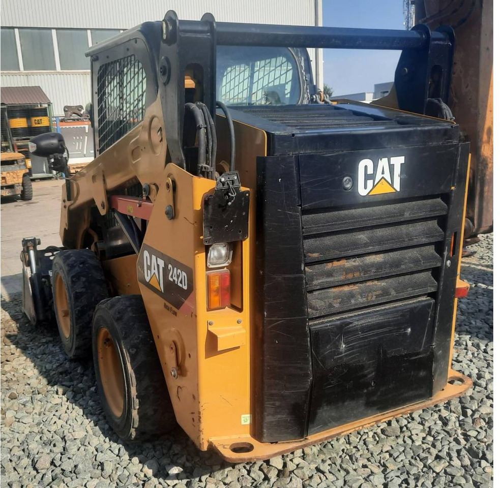 CAT 242D - Skid steer loader: picture 4 CAT 242D - Skid steer loader: picture 4
