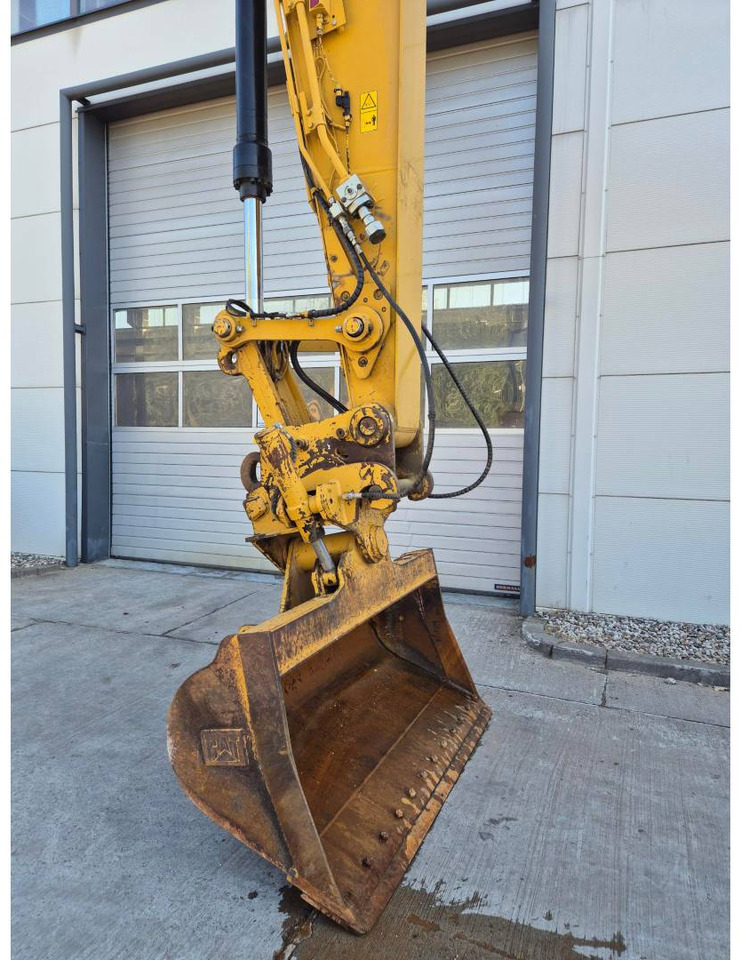 Crawler excavator CAT 323: picture 16