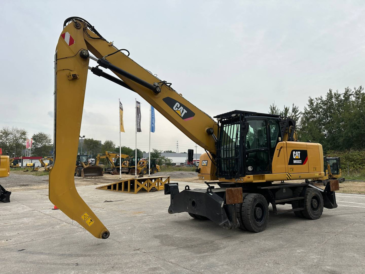 CAT MH3022 - Wheel excavator: picture 1 CAT MH3022 - Wheel excavator: picture 1