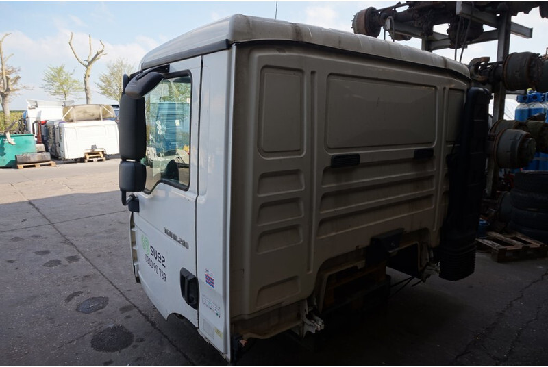 MAN F99L10 TGM 6 CYL 81.60000-7786 - Cab and interior for Truck: picture 4 MAN F99L10 TGM 6 CYL 81.60000-7786 - Cab and interior for Truck: picture 4