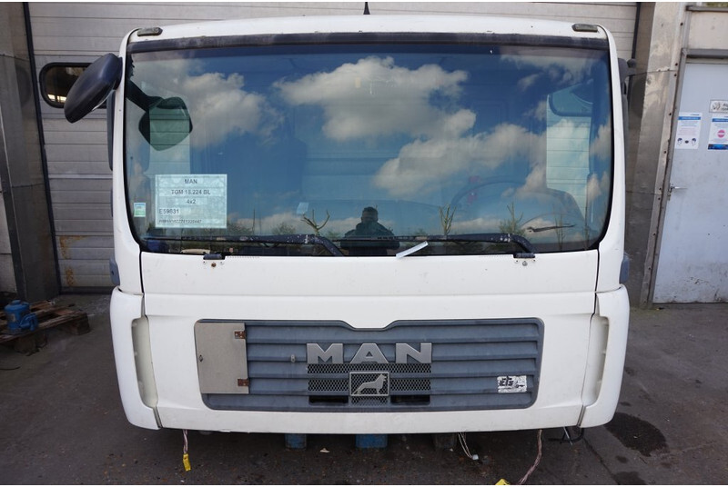 MAN F99L10 TGM 6 CYL 81.60000-7786 - Cab and interior for Truck: picture 1 MAN F99L10 TGM 6 CYL 81.60000-7786 - Cab and interior for Truck: picture 1
